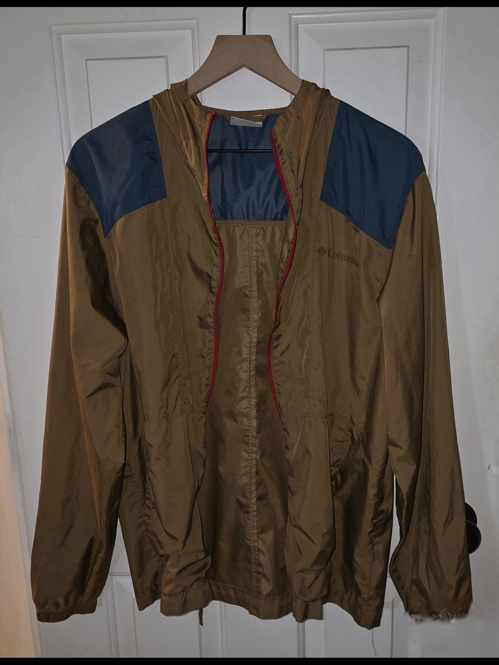 Columbia Men’s Olive Windbreaker with Navy Shoulder Panels